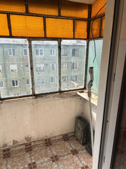 Apartament cu 2 camere semidecomandat în Bocșa