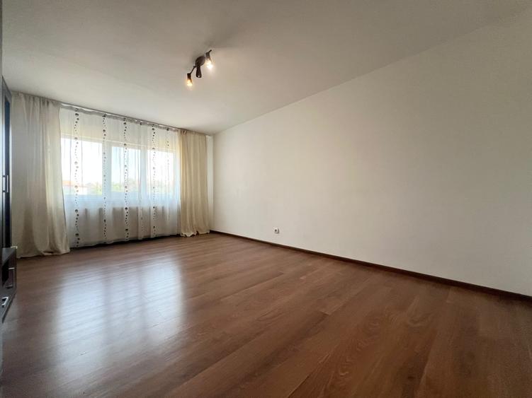 Apartament cu 3 camere decomandat, mobilat în Lunei