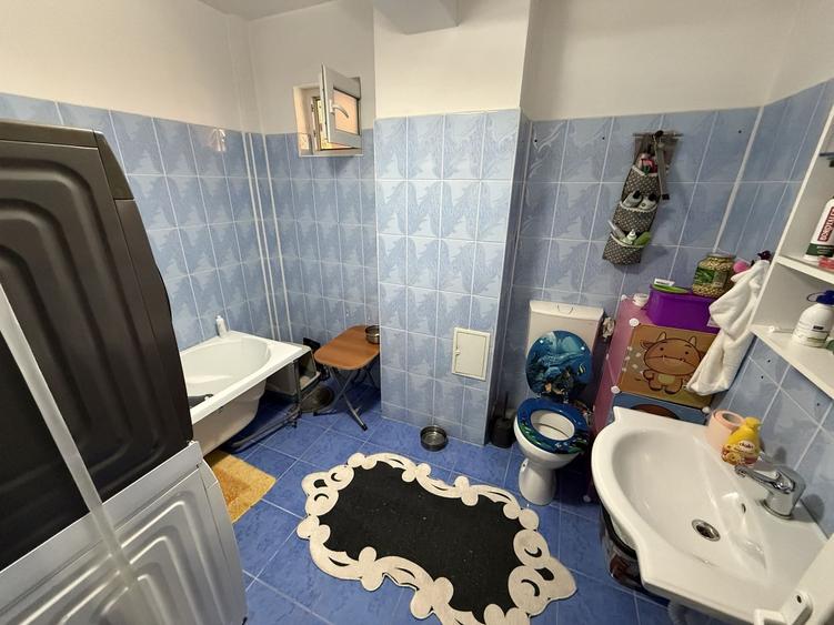 Apartament cu 3 camere decomandat în Giurgiului