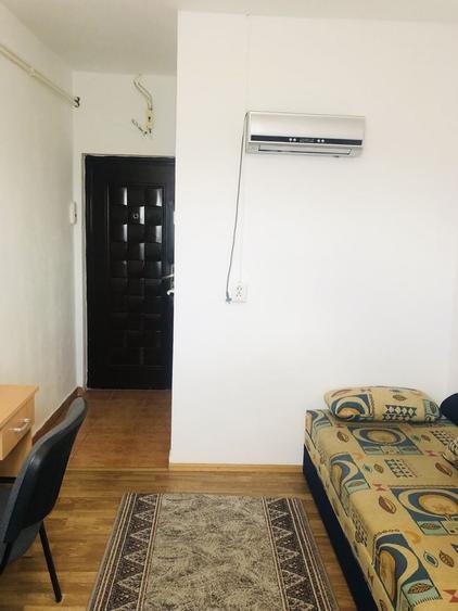 Garsonieră decomandată în UTA