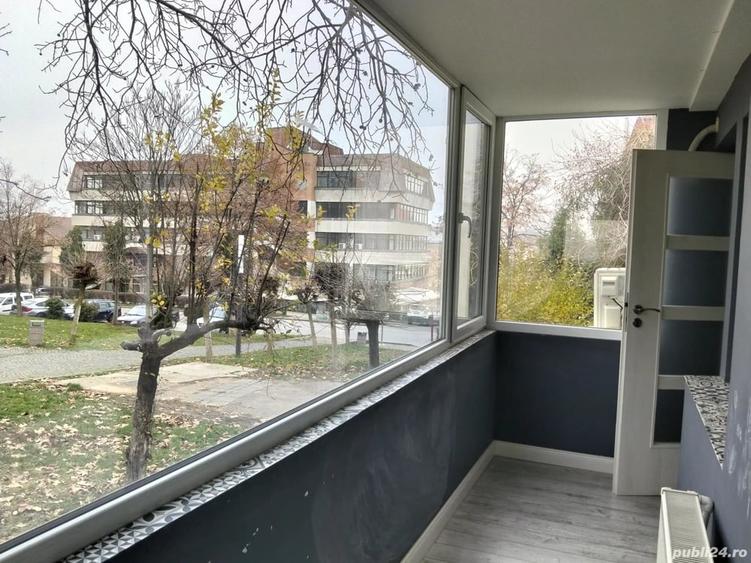 Apartament cu 3 camere semidecomandat în Nicolae Titulescu
