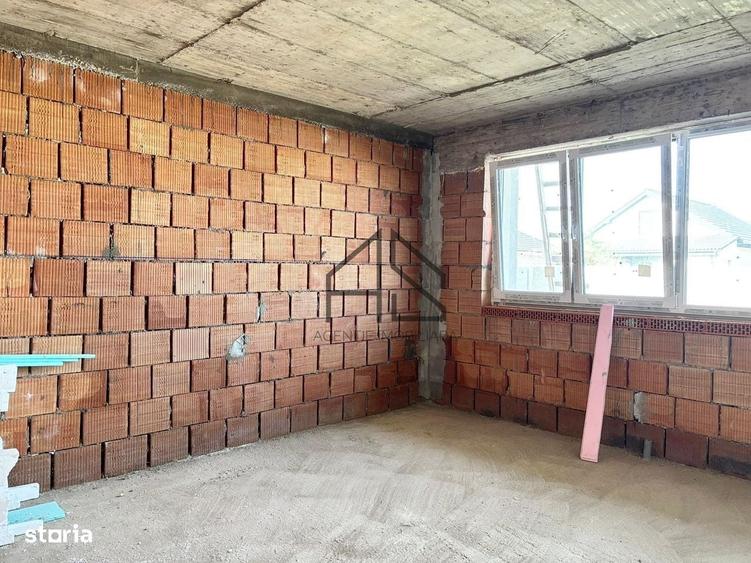 Casă cu 4 camere decomandat în Sântandrei
