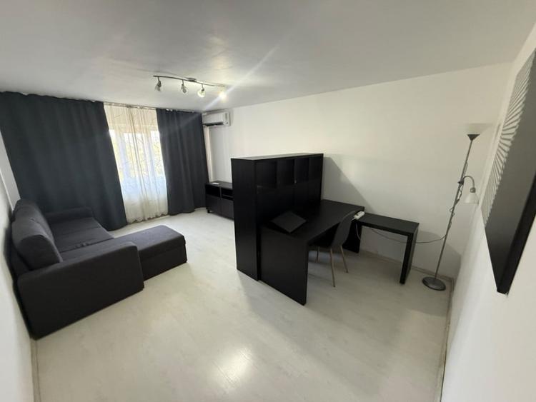 Apartament cu 2 camere decomandat în Rovine