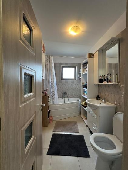 Apartament cu 3 camere decomandat, mobilat în Bragadiru