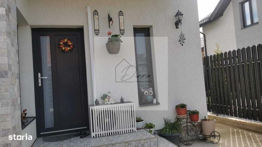 Casă cu 4 camere în Vadu Anei