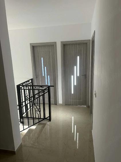 Casă cu 6 camere cu Teren 180 Mp în Lumina