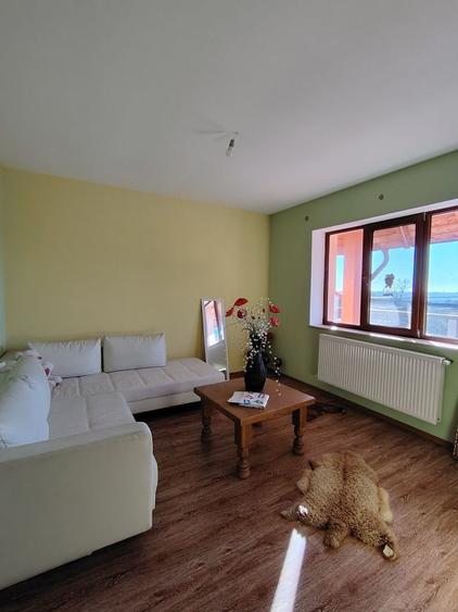 Casă cu 4 camere în Ștefănești
