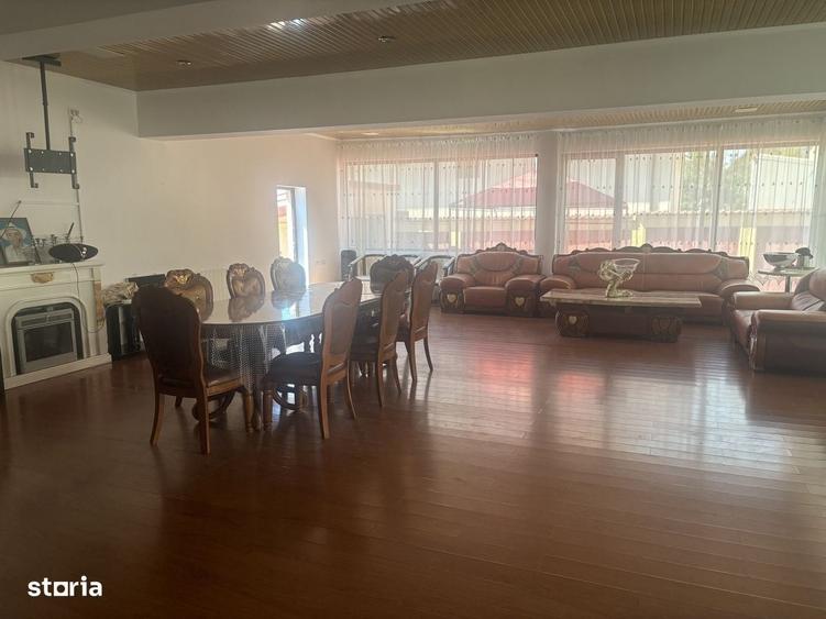 Spațiu comercial, de 200 mp, în Central