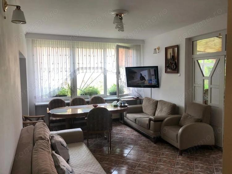Casă cu 7 camere cu Teren 1100 Mp în Soarelui
