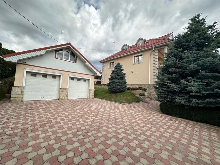Casă cu 4 camere în Central
