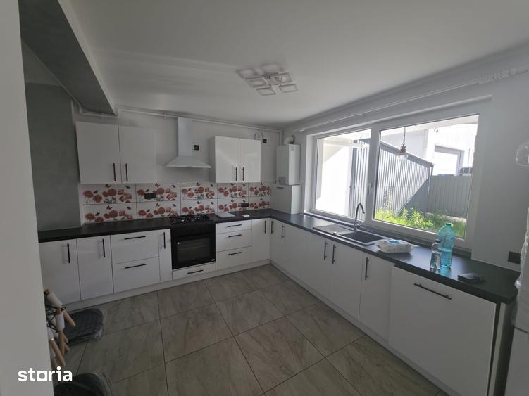 Casă cu 4 camere cu Teren 200 Mp în Livezeni