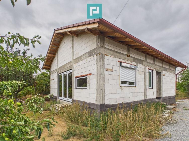 Casă individuală cu 3 camere cu Canalizare în Miniș