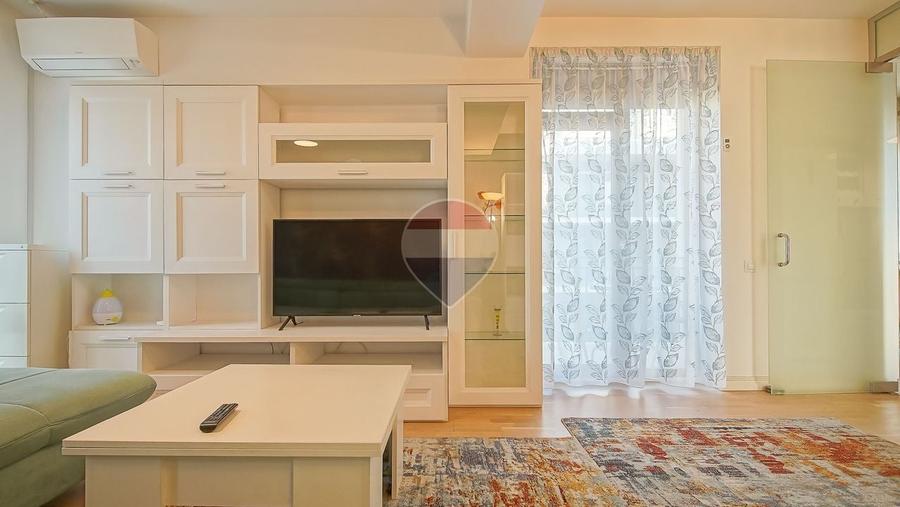 Apartament cu 3 camere decomandat, mobilat în Tractorul