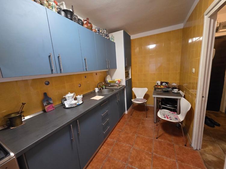 Apartament cu 3 camere decomandat în Tineretului