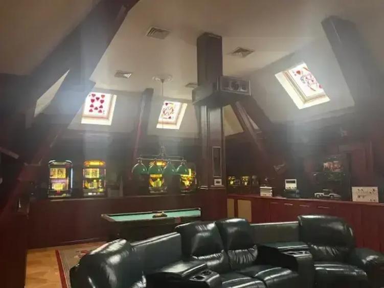 Casă cu 12 camere cu Piscina în Unirii