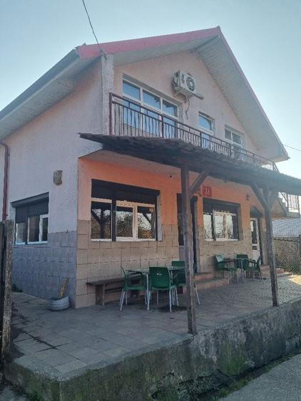 Spațiu comercial, de 200 mp, în Tamași