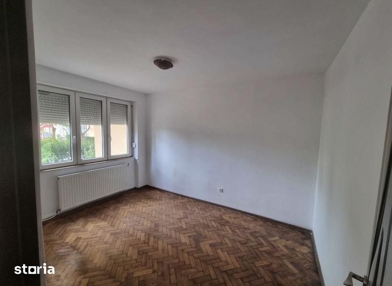 Apartament cu 2 camere decomandat în Botizului
