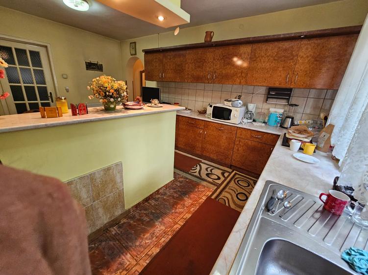 Casă cu 6 camere cu Teren 355 Mp în Decebal