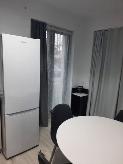 Apartament cu 2 camere decomandat, mobilat în Tractorul