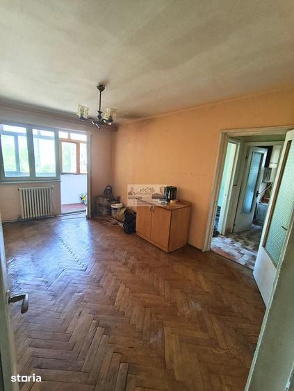 Apartament cu 4 camere semidecomandat în Central