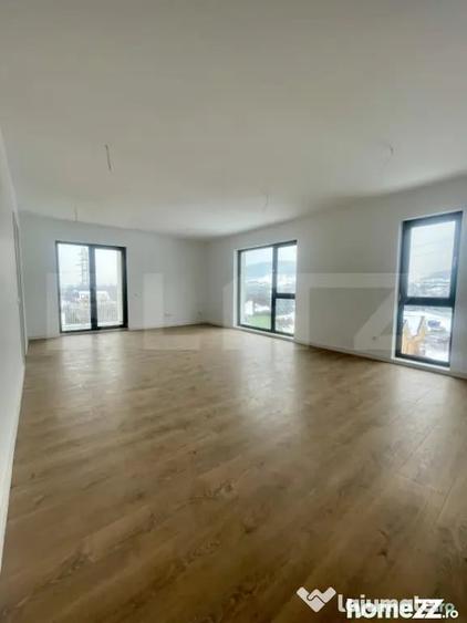 Apartament cu 3 camere decomandat în Calea Moldovei