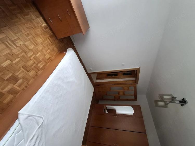 Vand apartament 3 camere confort 1 semidecomandat Bloc de 4etaje, etajul 1 - 6