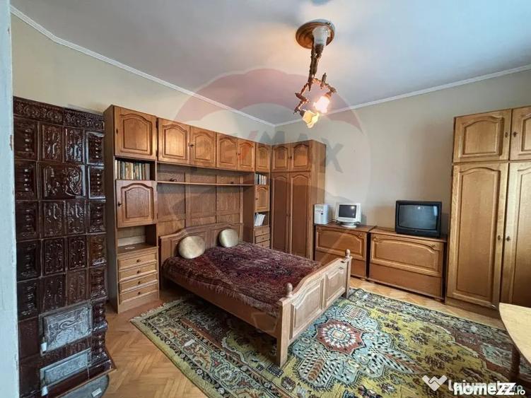 Casă cu 5 camere cu Teren 446 Mp în Ultracentral