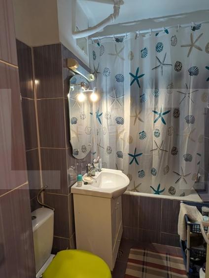 Apartament cu 2 camere semidecomandat, mobilat în Lăpuș