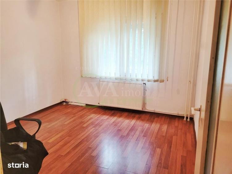 Apartament cu 3 camere semidecomandat în Mioriței