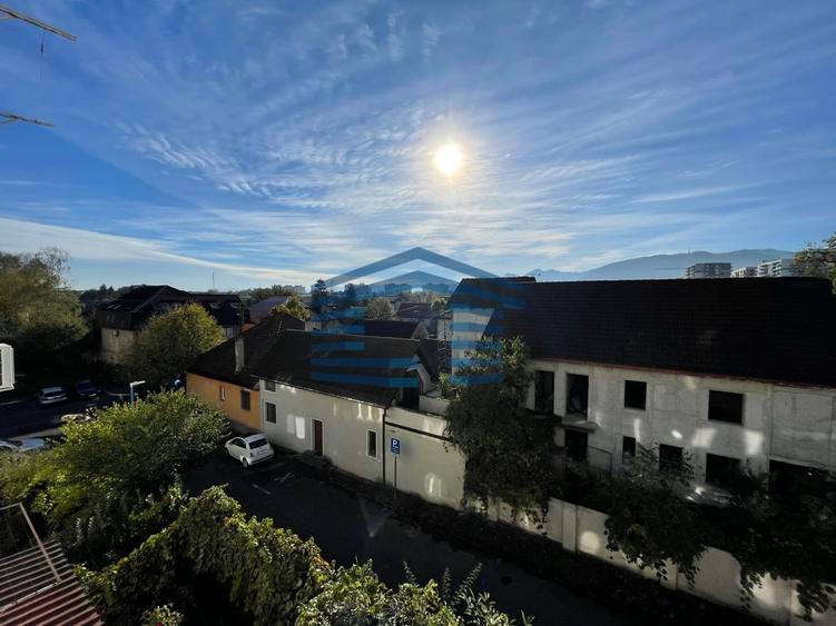 Apartament cu 3 camere decomandat în Bartolomeu