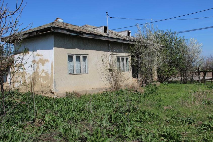 Casă cu 3 camere cu Teren 3100 Mp în Slătioarele