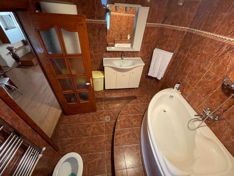 Apartament cu 3 camere decomandat în Sud