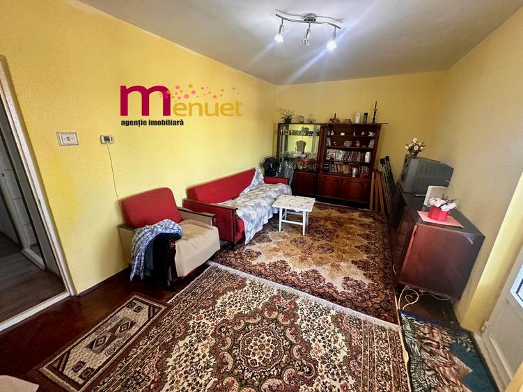 Apartament cu 4 camere decomandat în Central