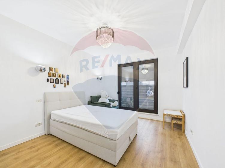 Casă cu 3 camere cu Teren 320 Mp în Petrești