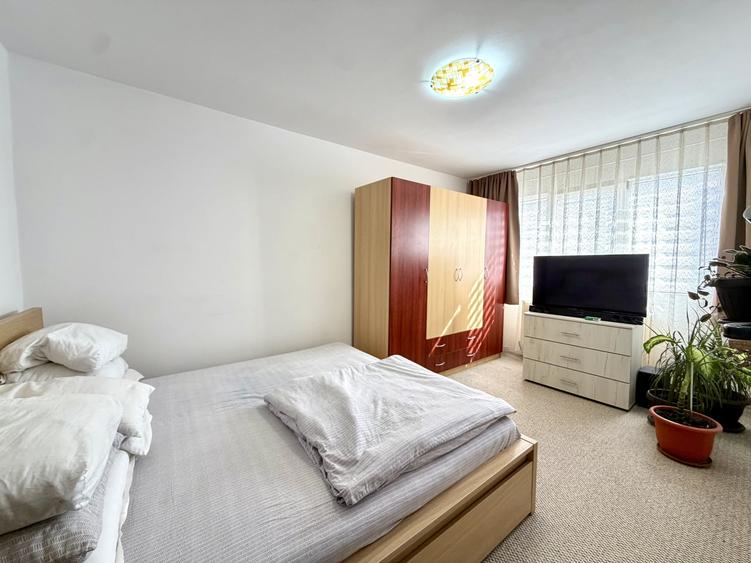 Apartament cu 3 camere semidecomandat, mobilat în Circumvalațiunii