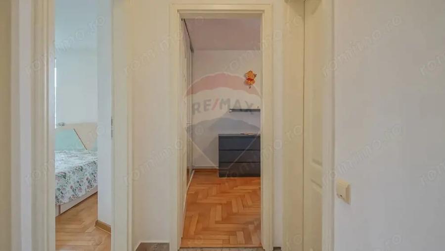 Apartament cu 3 camere decomandat în 13 Decembrie