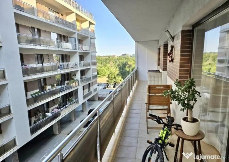 Apartament cu 3 camere semidecomandat în Străulești