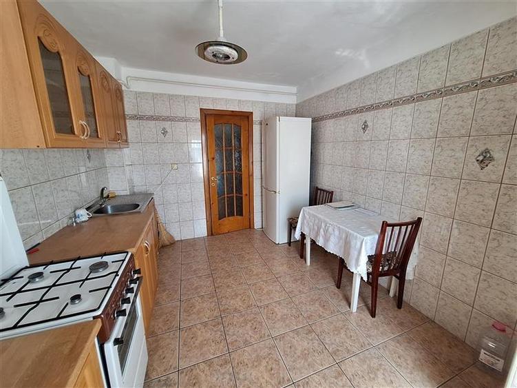 Apartament 3 camere decomandat , zona Nord-Bacau - 7