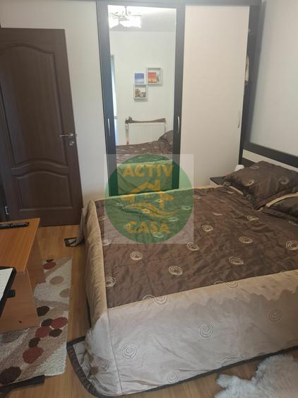 Apartament cu 3 camere decomandat în Est