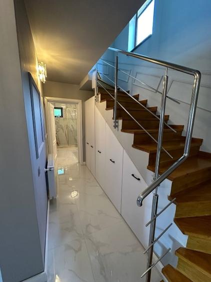 Casă individuală cu 5 camere cu Teren 800 Mp în Exterior Est