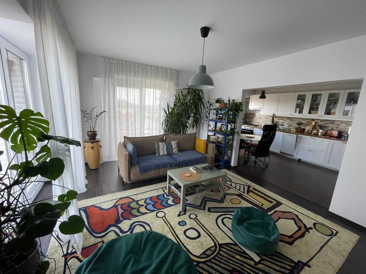Apartament cu 3 camere decomandat în Tractorul