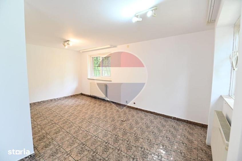Casă cu 4 camere în Leamna de Jos