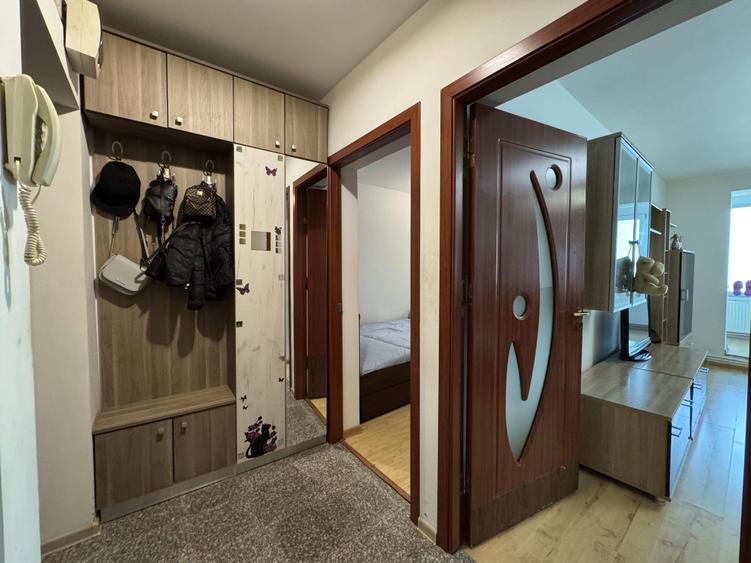 Apartament cu 3 camere semidecomandat în Central