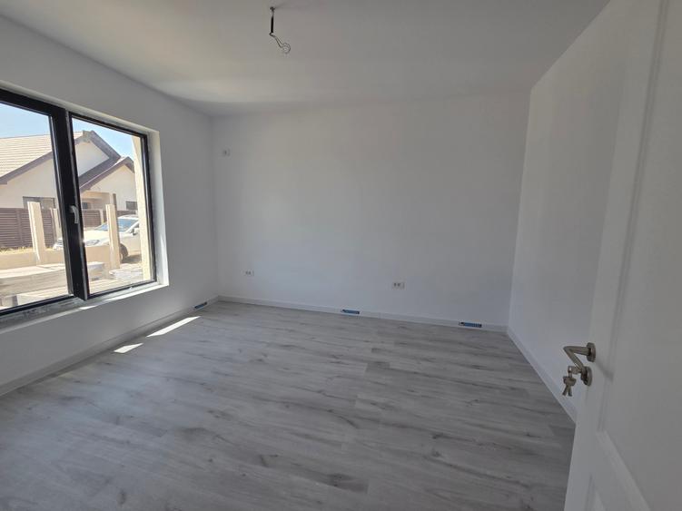 Casă individuală cu 5 camere cu Teren 410 Mp în Domnești