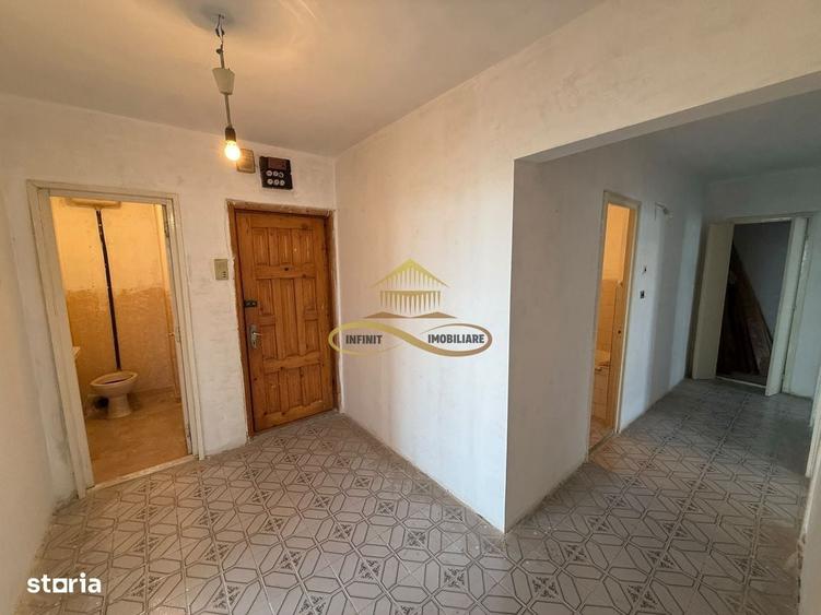 Apartament cu 3 camere decomandat în Narcisa
