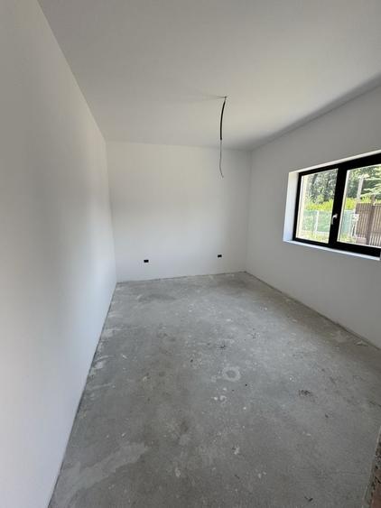 Casă cu 3 camere în Bujoreni