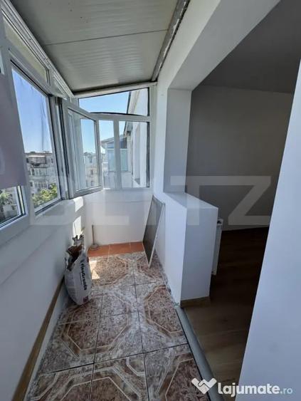 Apartament cu 3 camere semidecomandat în Central