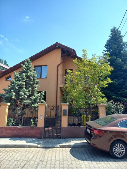 Casă cu 4 camere în Preajba