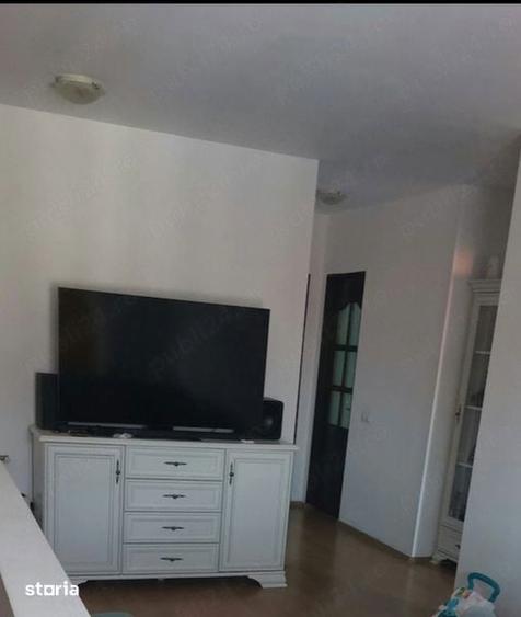 Apartament cu 3 camere decomandat în Florești