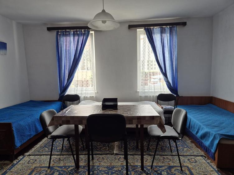 Apartament cu 3 camere semidecomandat în Centrul Civic